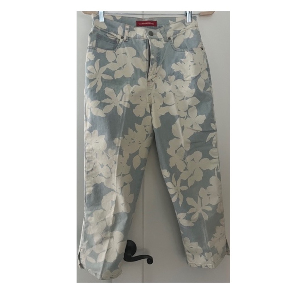 GLORIA VANDERBILT FLORAL DENIM CAPRIS VINTAGE. EXCELLENT